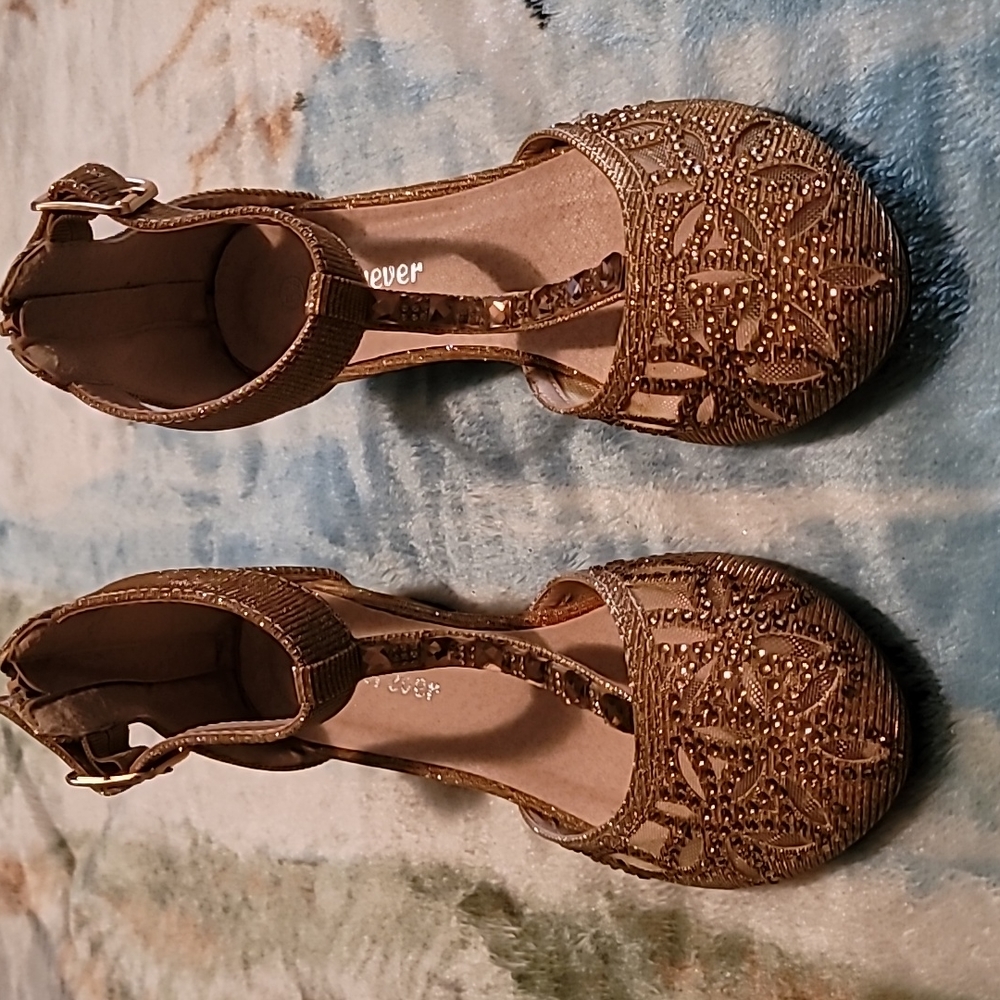 Women's dress shoes